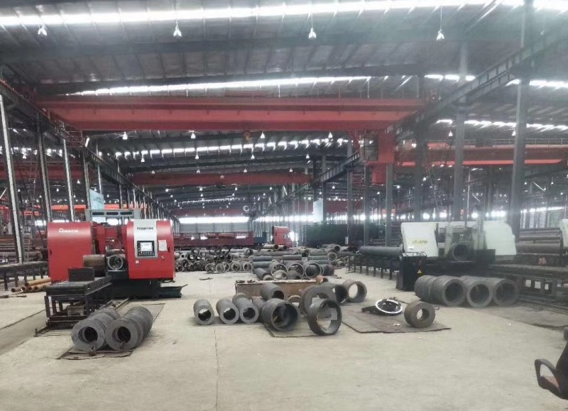 深圳无缝钢管厂家切割加工车间